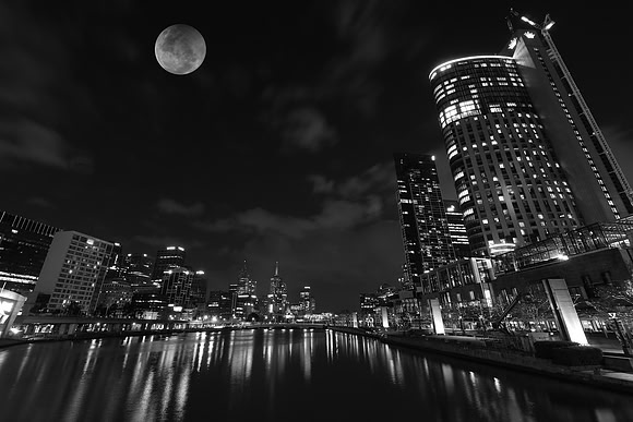 Sumpermoon